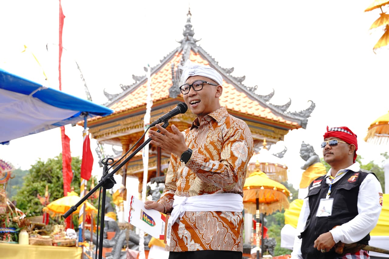 Pujawali ke-80 Pura Jagat Kerthi Bhuana, Gubernur Apresiasi Semangat Umat Hindu Berperan Serta Membangun Lampung